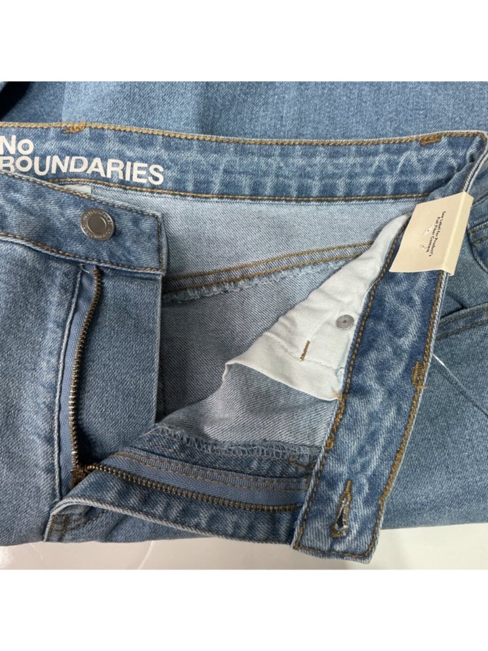 No Boundaries Jean Woman's Mid Rise Relax Flare Boot Cut Nobu Size 14 Light Wash - Picture 3 of 9